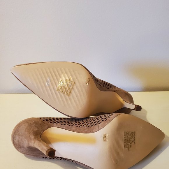 NEW!! BCBG Tan Suede Pumps - 7 1/2 - Picture 4 of 4